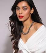 Gold kundan neckpiece