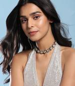 Gold kundan neckpiece