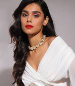 Gold kundan neckpiece