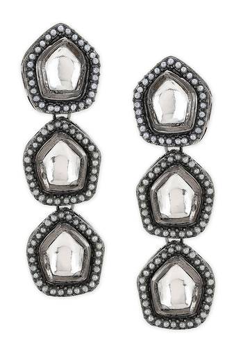 Gold kundan earrings