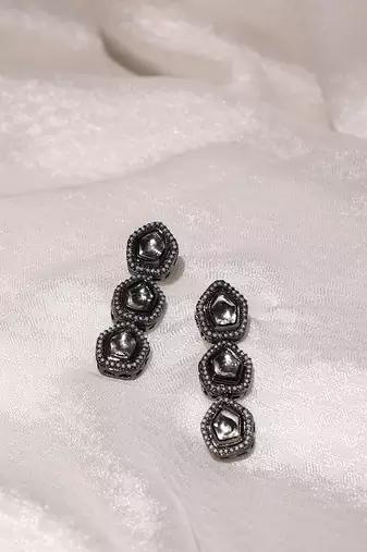 Gold kundan earrings