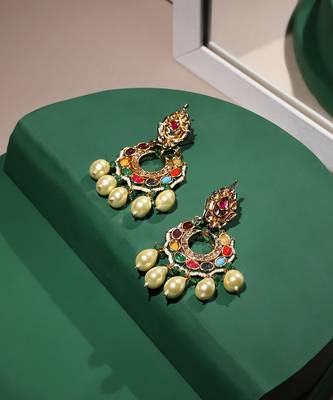 Gold kundan earrings 4