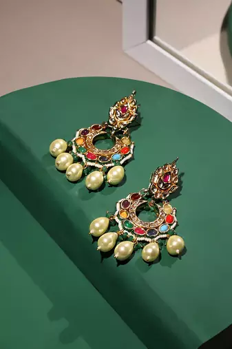 Gold kundan earrings