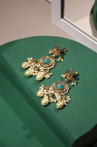 Gold kundan earrings