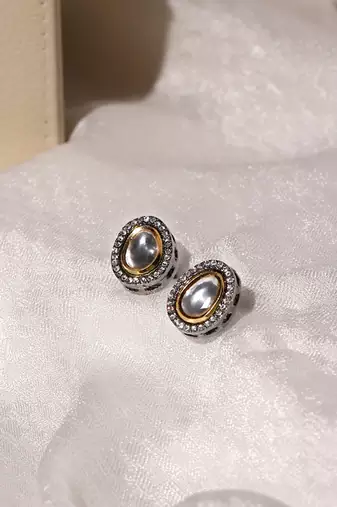 Gold kundan earrings