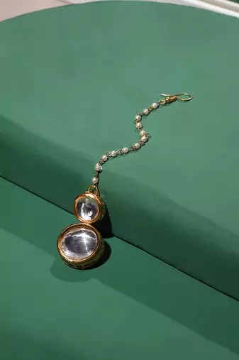 Gold kundan maang tikka