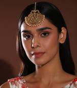 Gold kundan maang tikka