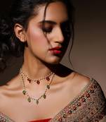 Red green beaded neklace with pearls