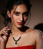 Green beaded neklace with pearls