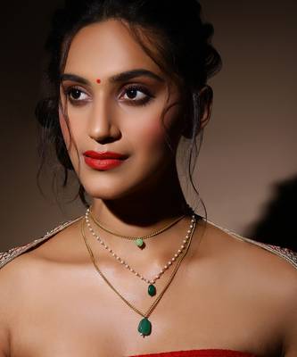 Green gold plated handcrafted neklace with pearls 1