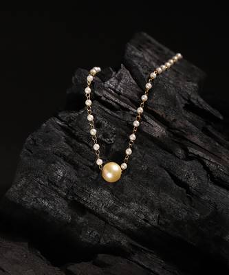 White pearl beaded necklace 2