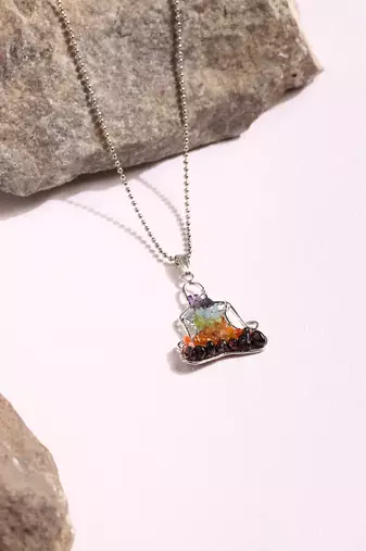 Green healing stone silver neckpiece