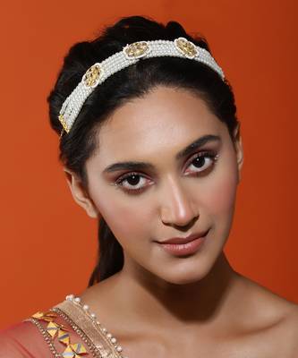 Gold plated kundan headband with pearls 1