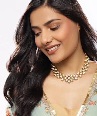 White kundan neckpiece 1