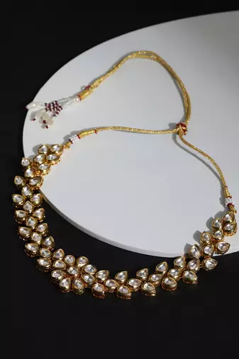White kundan neckpiece