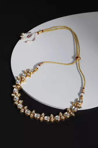 White kundan neckpiece