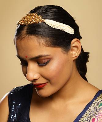 White kundan beaded hair band 1