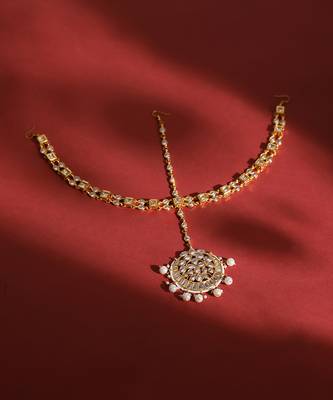 White kundan matha patti 2