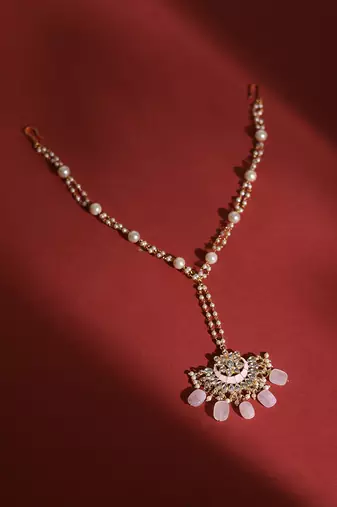 White kundan matha patti