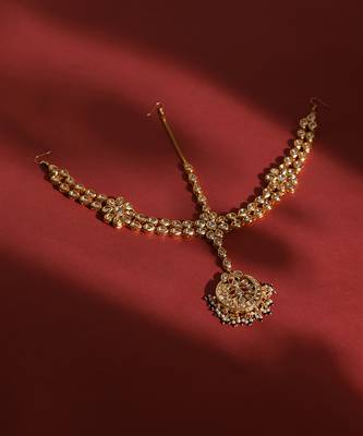 White kundan matha patti 2