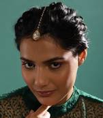 White kundan maang tikka