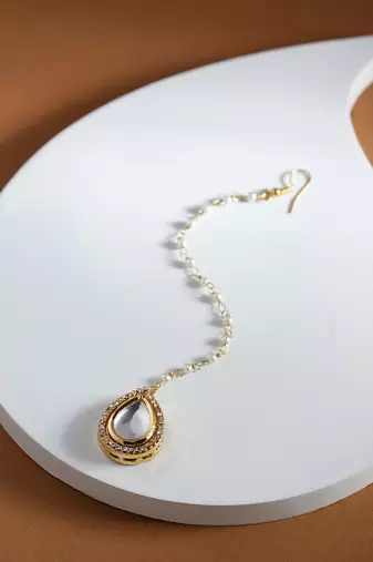 White kundan maang tikka