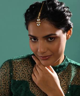White kundan maang tikka 1