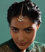 White kundan maang tikka