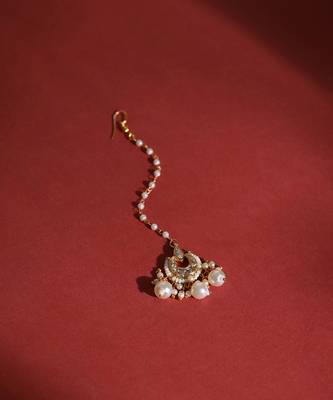 White kundan maang tikka 2