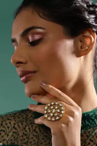 White kundan cocktail ring