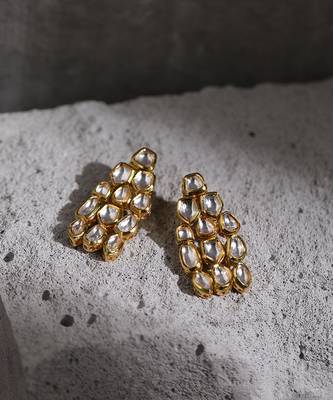 Golden kundan earrings 3