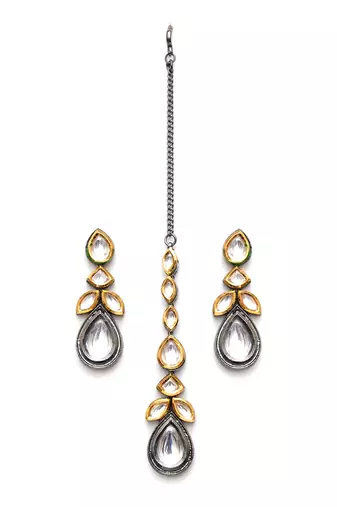 Gold dual tone kundan maang tikka with earrings