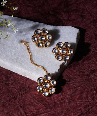 Gold kundan round maang tikka with studs 4