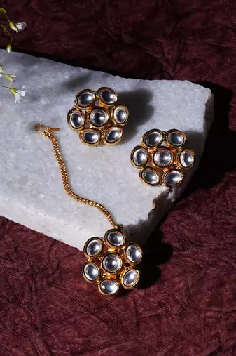 Gold kundan round maang tikka with studs