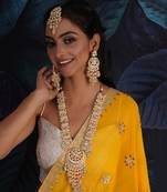 Gold long kundan necklace set with maang tikka