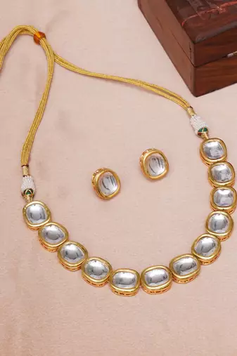 Gold kundan choker set