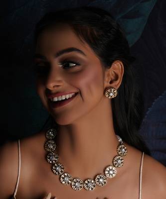 Gold kundan choker with studs 1