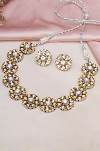 Gold kundan choker with studs