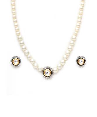 Black kundan and pearl choker with studs 4