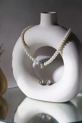 Black kundan and pearl choker with studs
