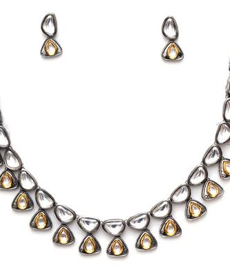 Gold dual tone kundan necklace set 4