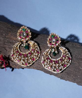 Gold kundan chand earrings 4