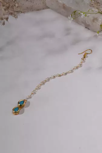 Gold kundan maang tikka