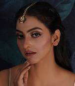 Gold kundan maang tikka