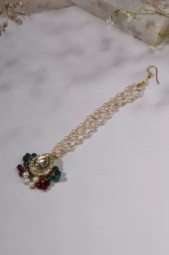 Gold kundan maang tikka