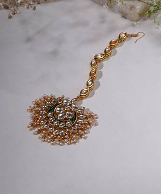 Gold kundan maang tikka 4