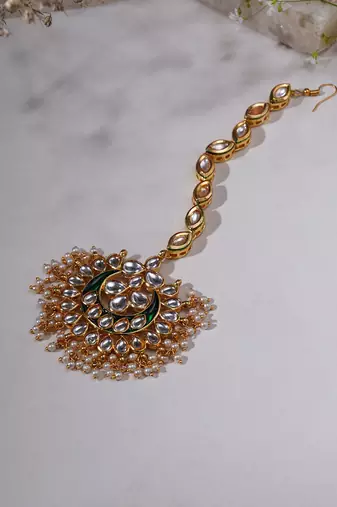 Gold kundan maang tikka