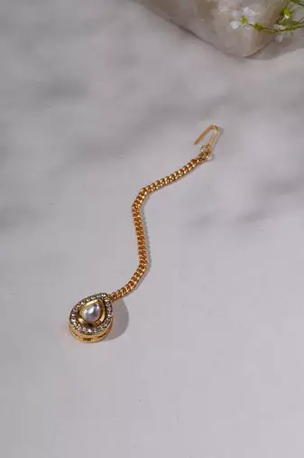 Gold kundan maang tikka