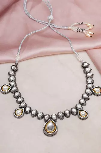 Gold tear drop dual tone kundan neckpiece
