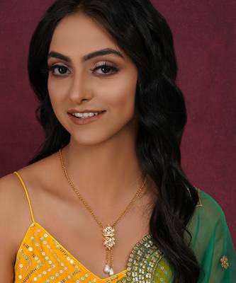 Gold long kundan neckpiece 1
